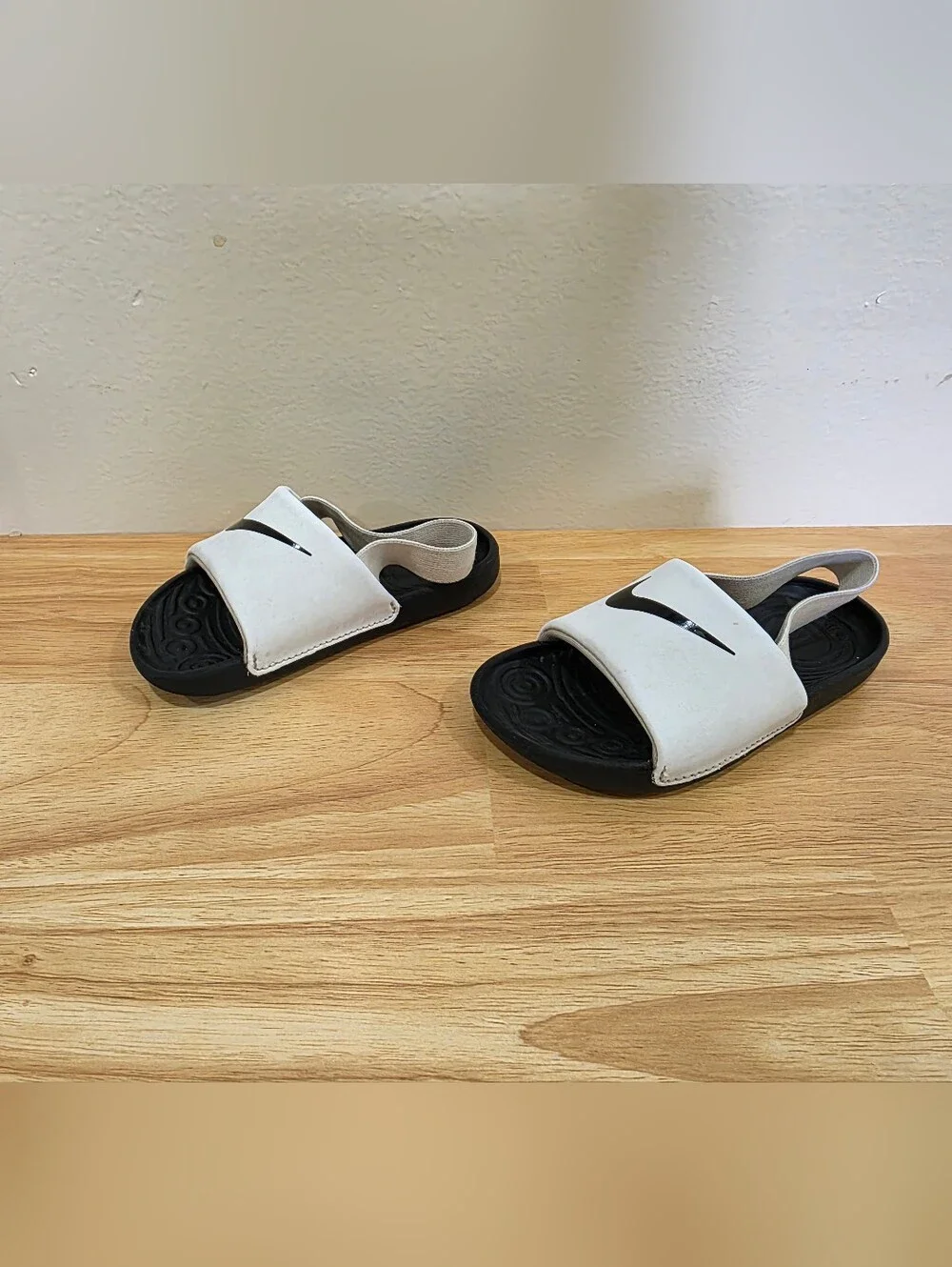 Nike Kids Kawa BV1094-100 White Black Slip-On Open Toe Slide Sandals Size 8C
